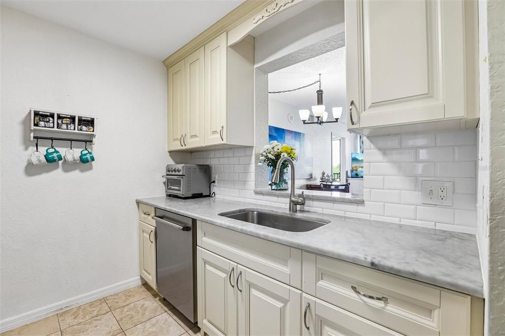 For Sale: $239,900 (3 beds, 2 baths, 1065 Square Feet)