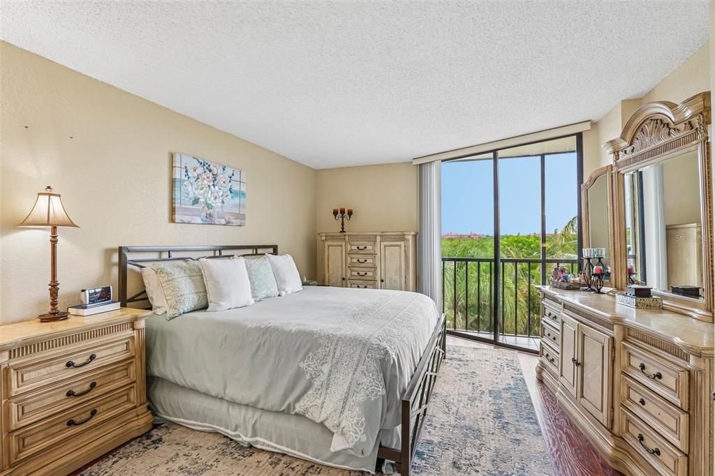 For Sale: $239,900 (3 beds, 2 baths, 1065 Square Feet)