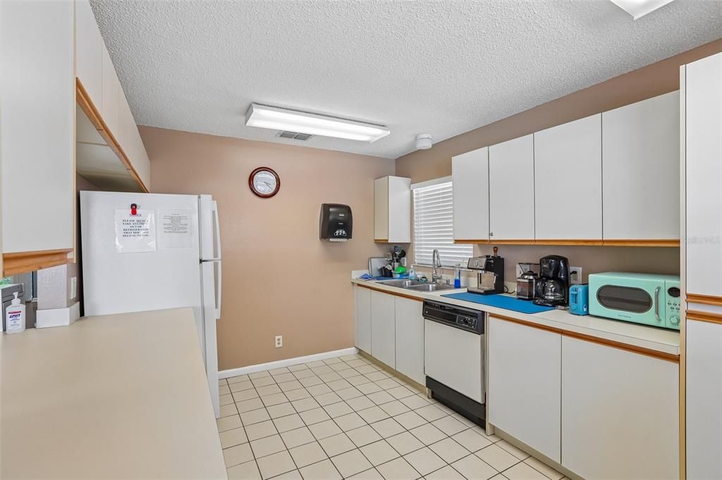 For Sale: $239,900 (3 beds, 2 baths, 1065 Square Feet)