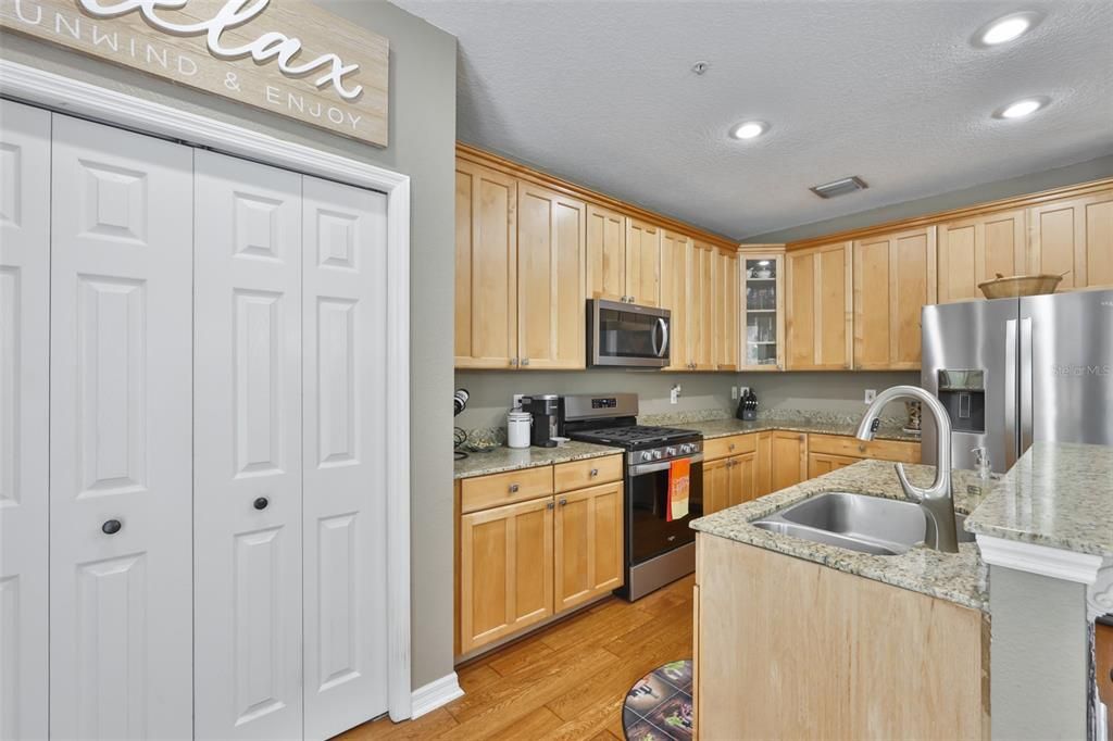 For Sale: $439,900 (3 beds, 2 baths, 1904 Square Feet)
