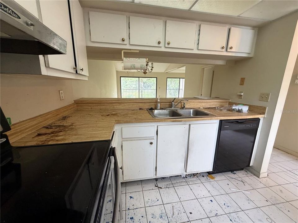 For Sale: $125,000 (2 beds, 2 baths, 1092 Square Feet)