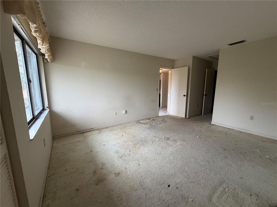 For Sale: $125,000 (2 beds, 2 baths, 1092 Square Feet)