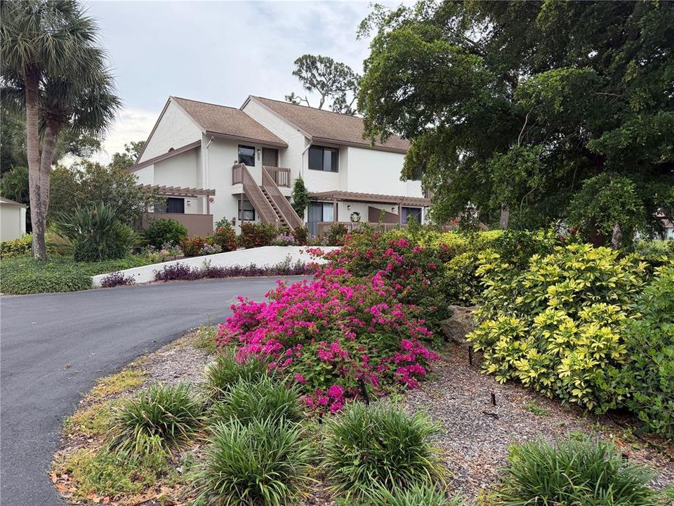 For Sale: $125,000 (2 beds, 2 baths, 1092 Square Feet)