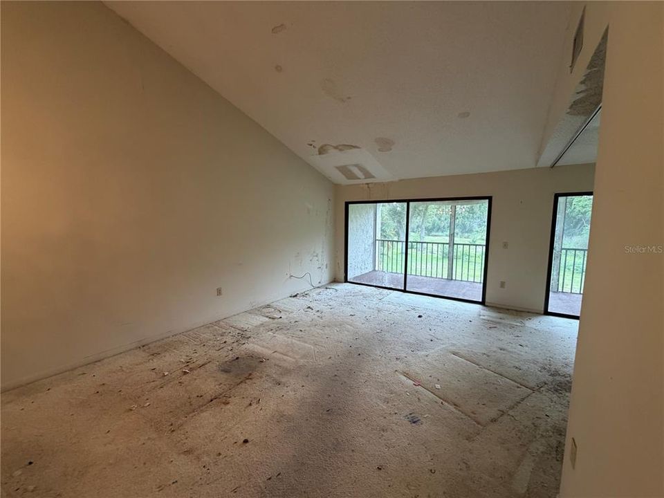 For Sale: $125,000 (2 beds, 2 baths, 1092 Square Feet)