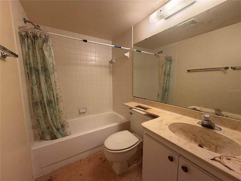 For Sale: $125,000 (2 beds, 2 baths, 1092 Square Feet)