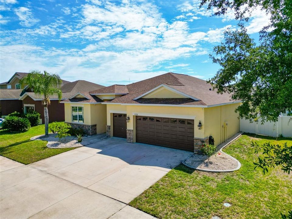 For Sale: $380,000 (4 beds, 3 baths, 2286 Square Feet)