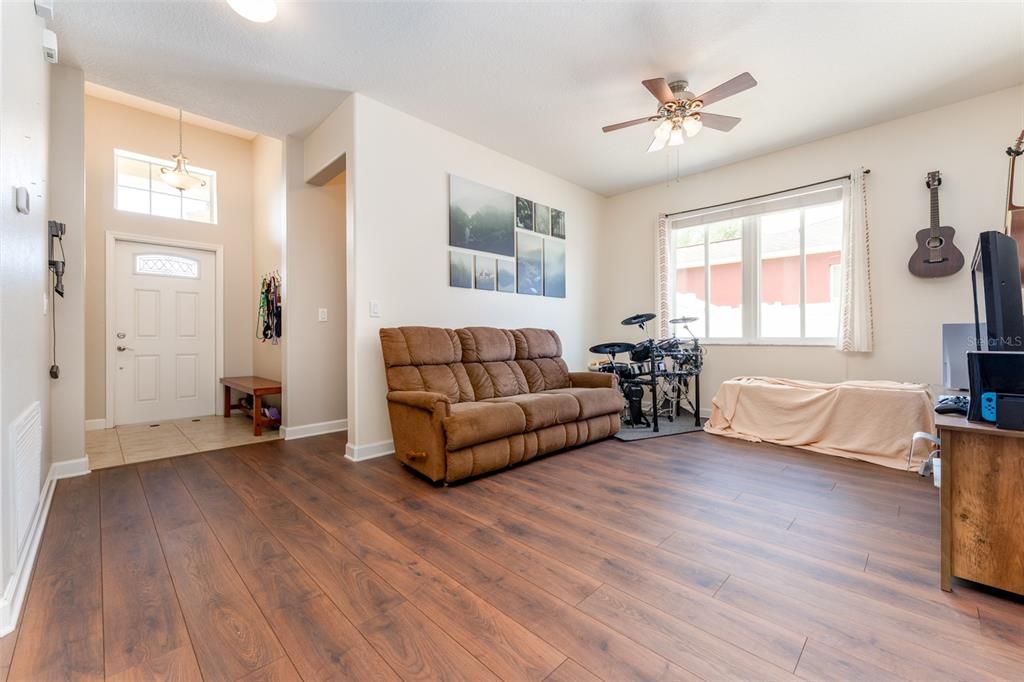 For Sale: $380,000 (4 beds, 3 baths, 2286 Square Feet)