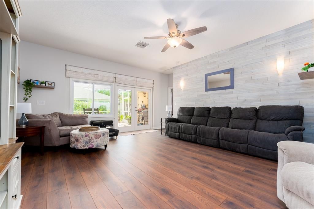For Sale: $380,000 (4 beds, 3 baths, 2286 Square Feet)