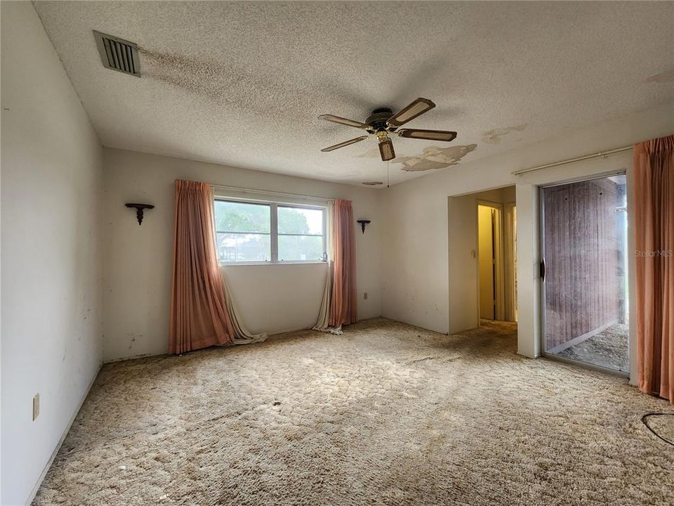 For Sale: $330,000 (3 beds, 2 baths, 1463 Square Feet)