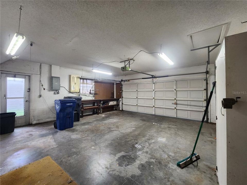 For Sale: $330,000 (3 beds, 2 baths, 1463 Square Feet)