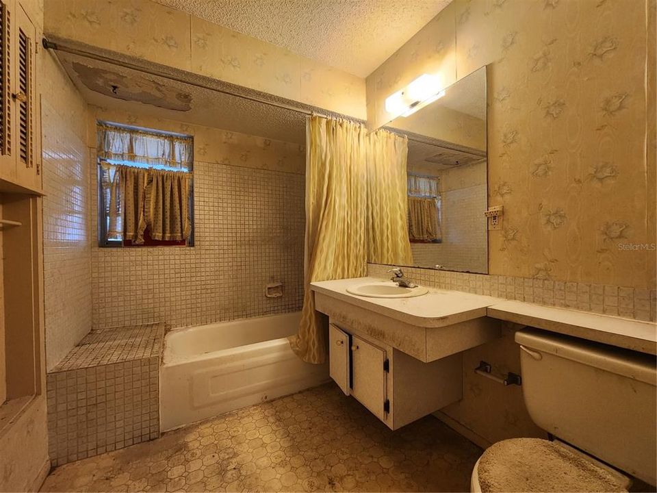 For Sale: $330,000 (3 beds, 2 baths, 1463 Square Feet)