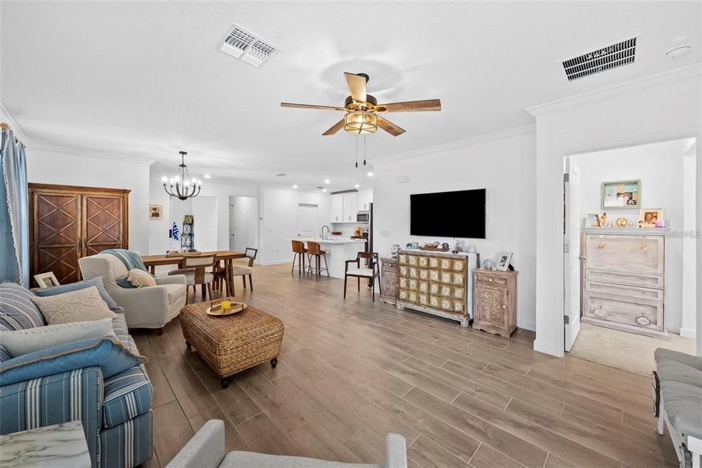 For Rent: $2,100 (2 beds, 2 baths, 1615 Square Feet)