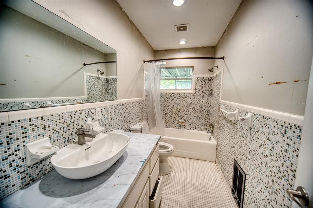 For Sale: $175,000 (3 beds, 1 baths, 1341 Square Feet)