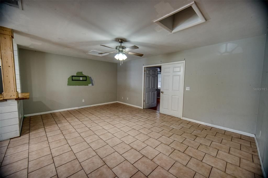 For Sale: $175,000 (3 beds, 1 baths, 1341 Square Feet)