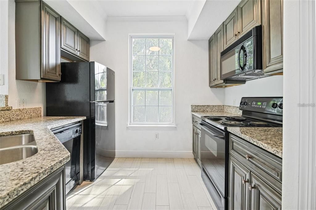 For Rent: $2,050 (2 beds, 2 baths, 1112 Square Feet)