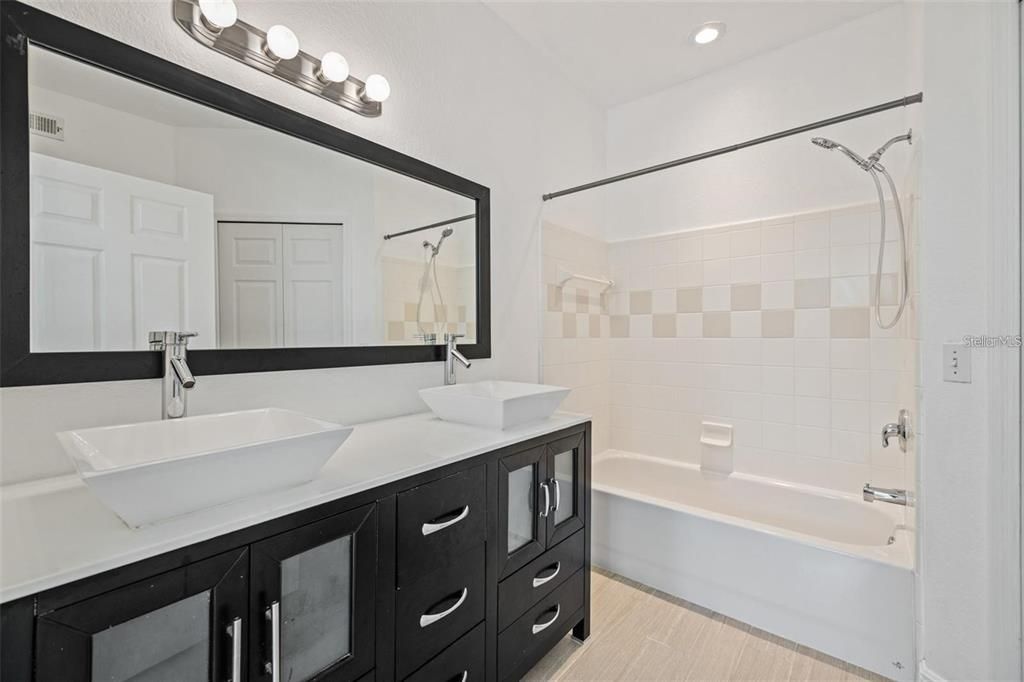 For Rent: $2,050 (2 beds, 2 baths, 1112 Square Feet)