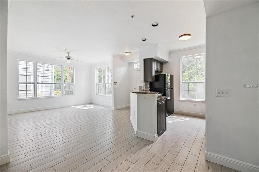For Rent: $2,050 (2 beds, 2 baths, 1112 Square Feet)
