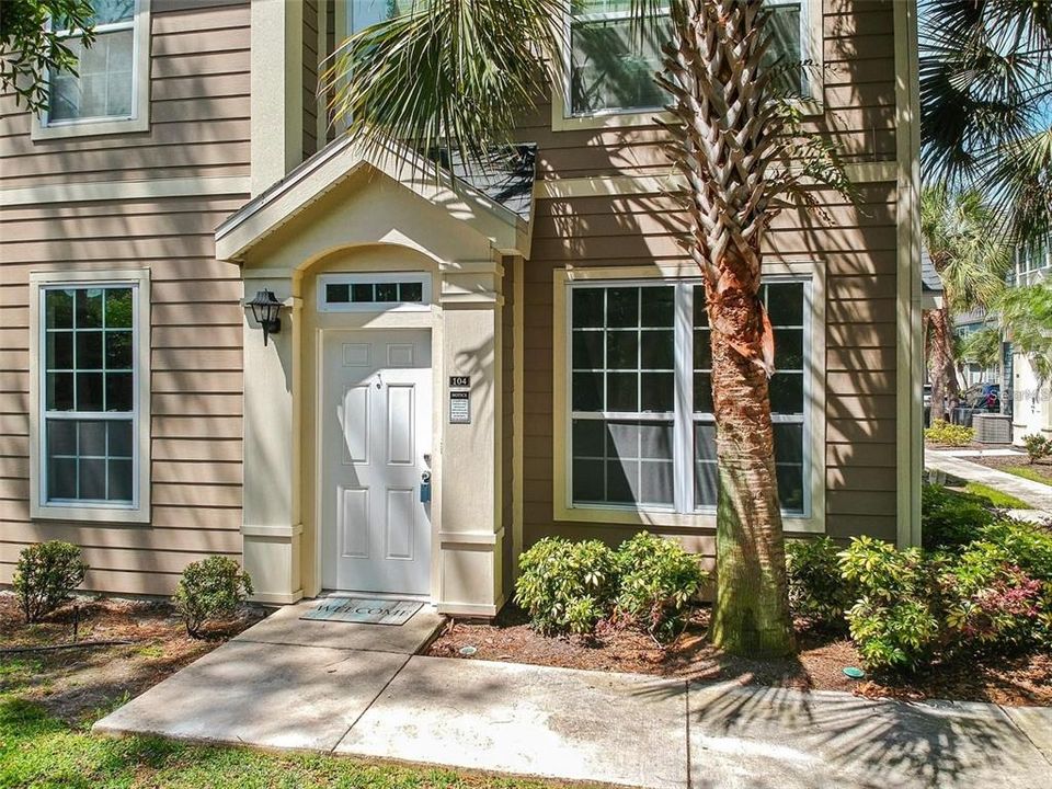 For Rent: $2,050 (2 beds, 2 baths, 1112 Square Feet)