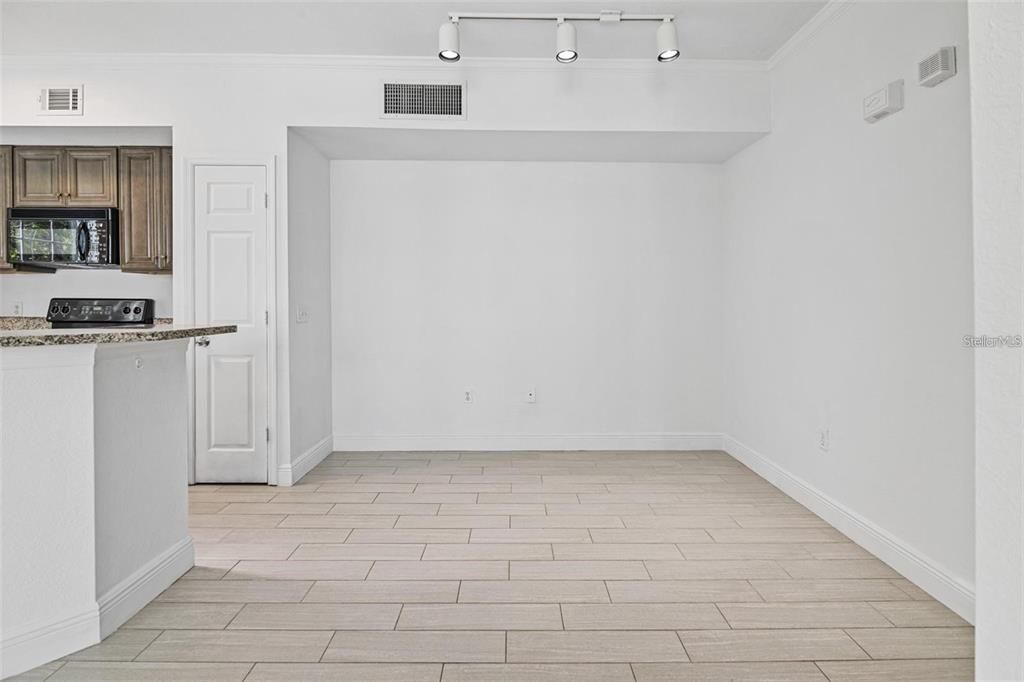 For Rent: $2,050 (2 beds, 2 baths, 1112 Square Feet)