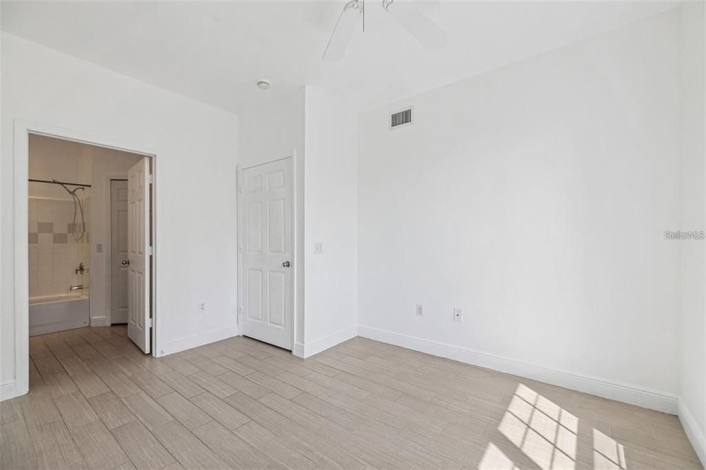 For Rent: $2,050 (2 beds, 2 baths, 1112 Square Feet)