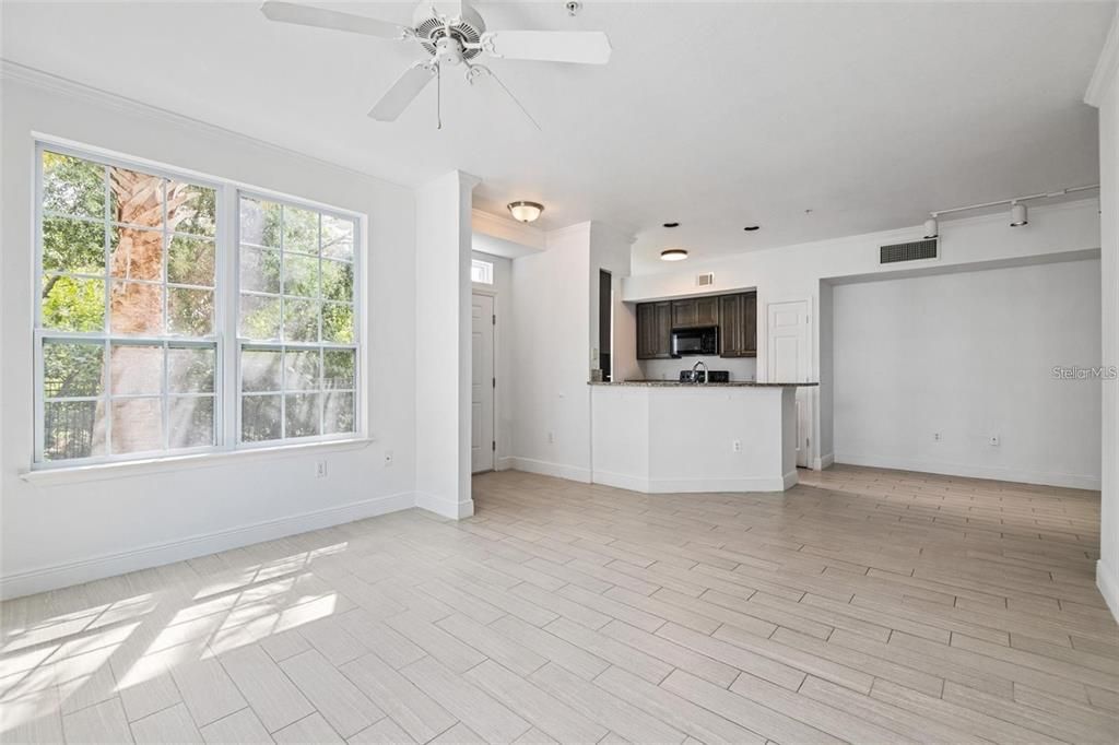 For Rent: $2,050 (2 beds, 2 baths, 1112 Square Feet)