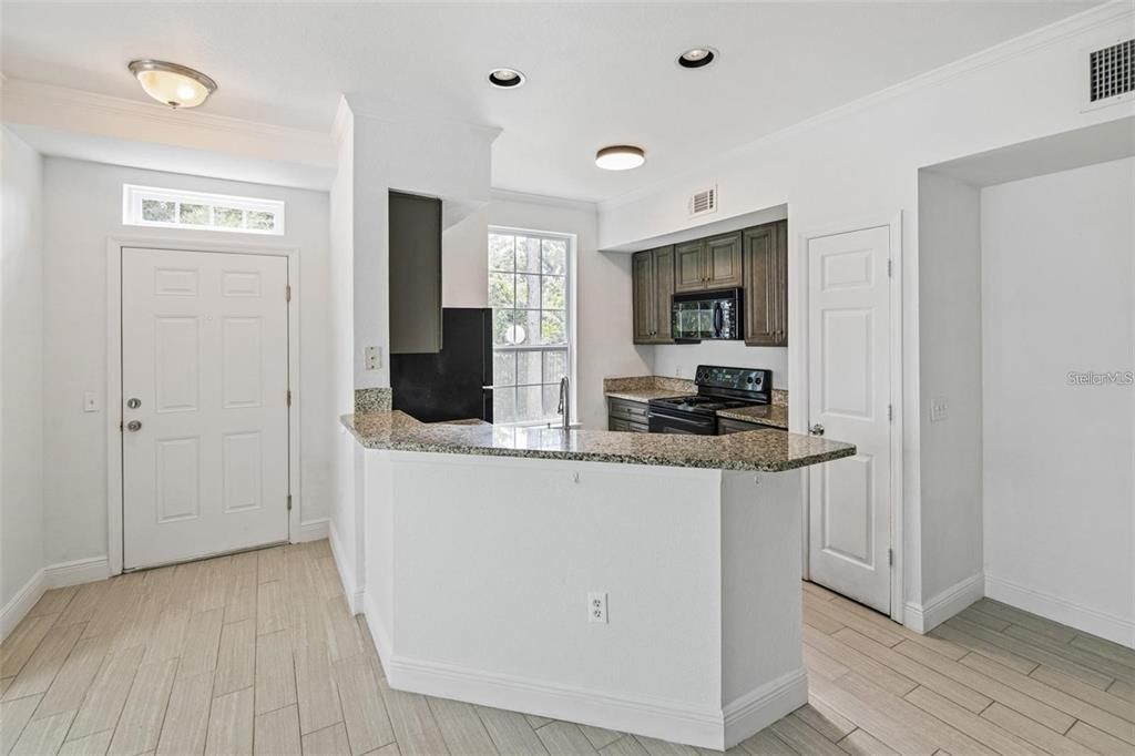 For Rent: $2,050 (2 beds, 2 baths, 1112 Square Feet)