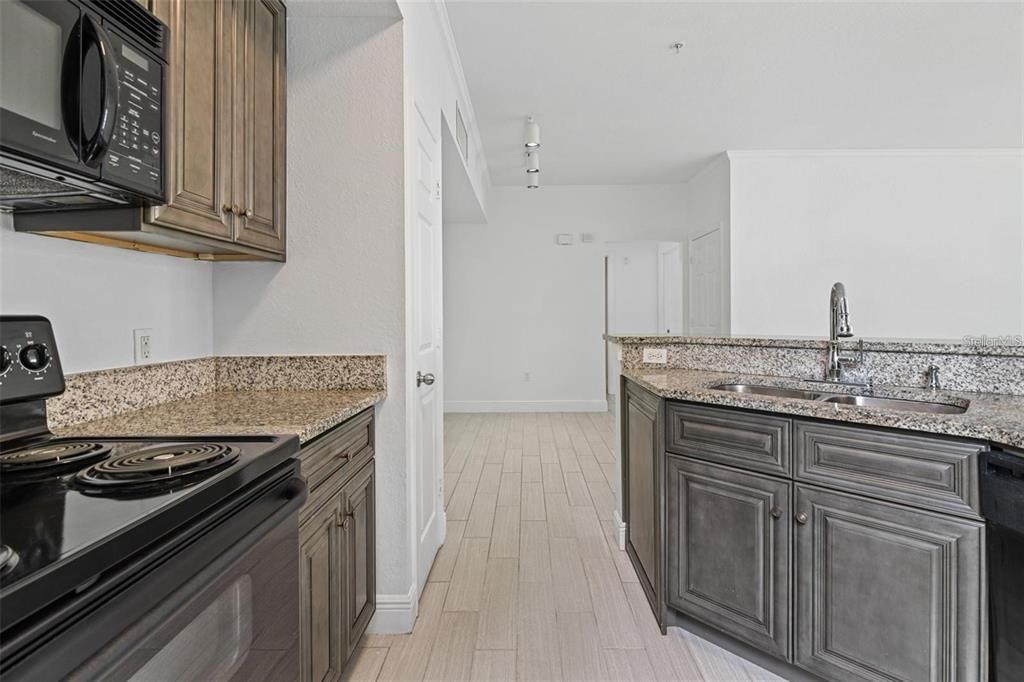 For Rent: $2,050 (2 beds, 2 baths, 1112 Square Feet)