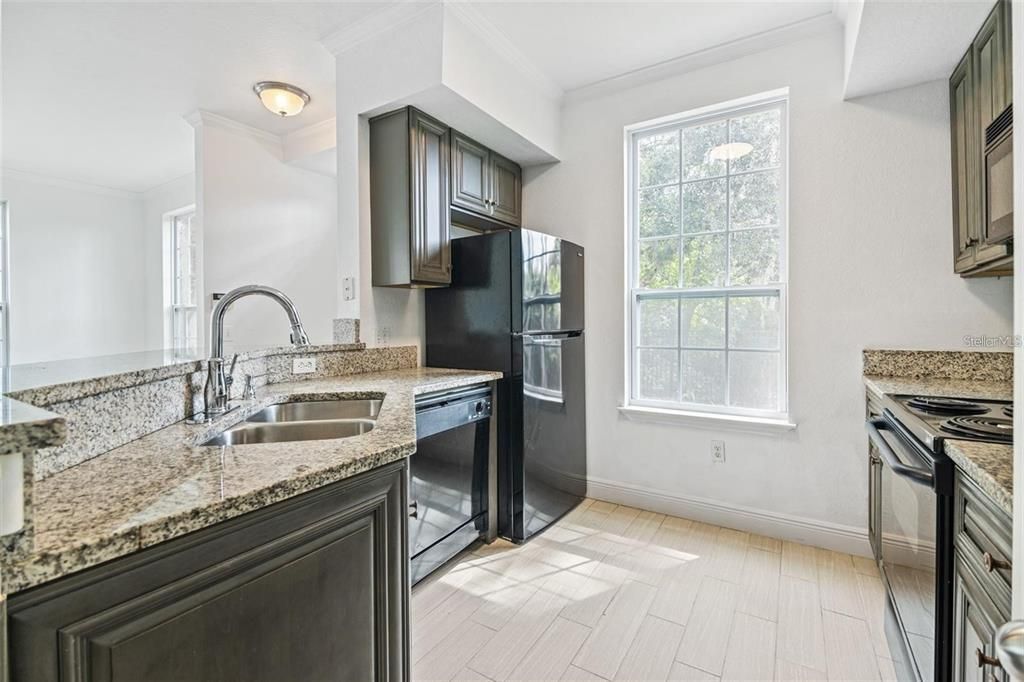 For Rent: $2,050 (2 beds, 2 baths, 1112 Square Feet)
