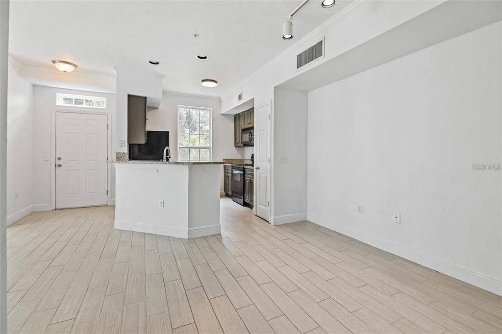 For Rent: $2,050 (2 beds, 2 baths, 1112 Square Feet)