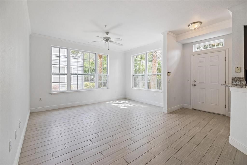 For Rent: $2,050 (2 beds, 2 baths, 1112 Square Feet)