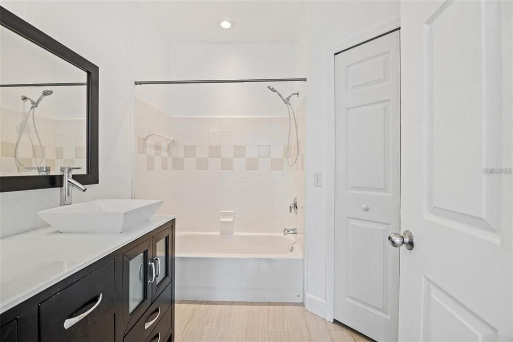 For Rent: $2,050 (2 beds, 2 baths, 1112 Square Feet)