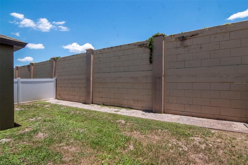 For Sale: $350,000 (3 beds, 2 baths, 1551 Square Feet)