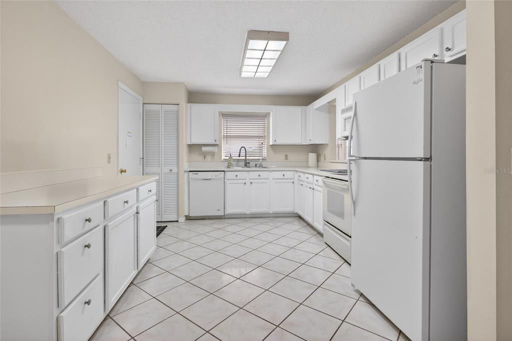 For Sale: $219,500 (2 beds, 2 baths, 1569 Square Feet)