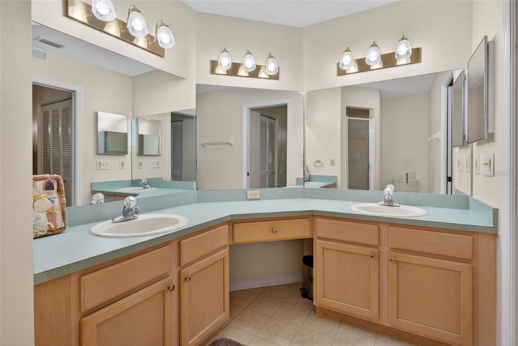 For Sale: $219,500 (2 beds, 2 baths, 1569 Square Feet)