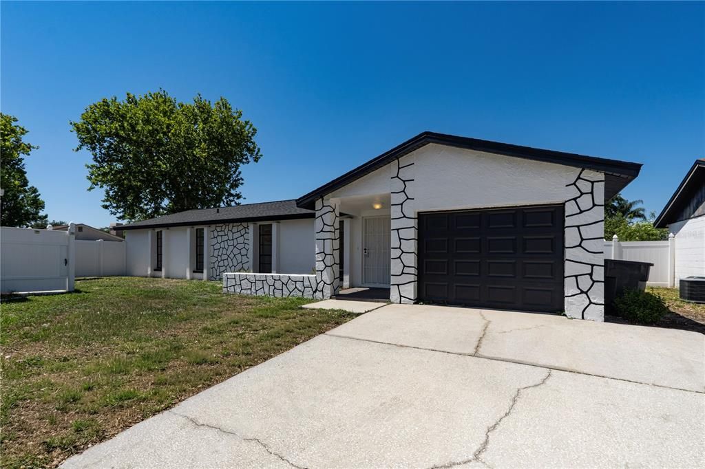 En Venta: $415,000 (3 camas, 2 baños, 1570 Pies cuadrados)