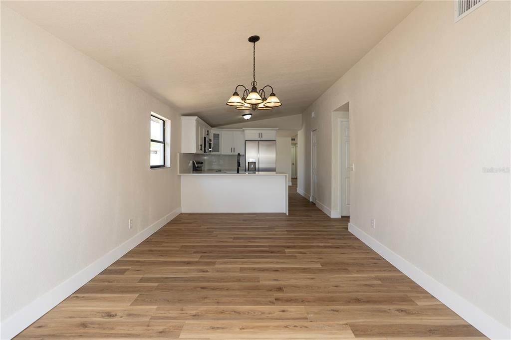 En Venta: $415,000 (3 camas, 2 baños, 1570 Pies cuadrados)