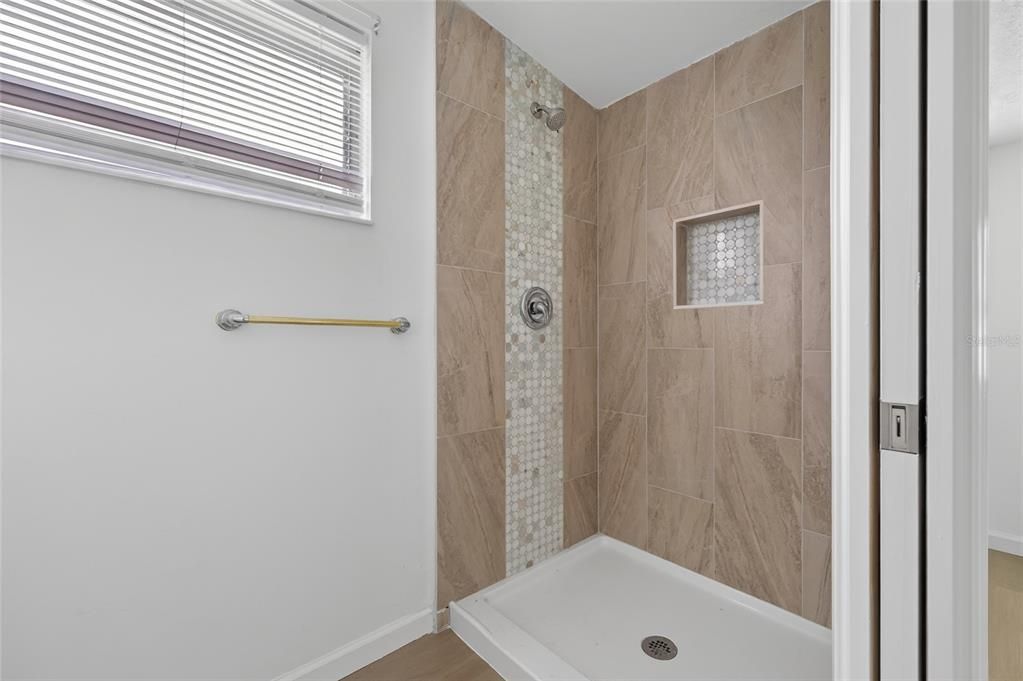 Active With Contract: $189,000 (2 beds, 2 baths, 1287 Square Feet)