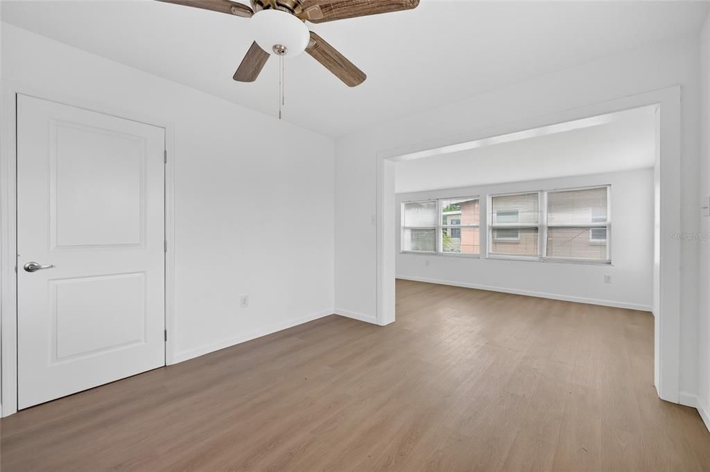 Active With Contract: $189,000 (2 beds, 2 baths, 1287 Square Feet)