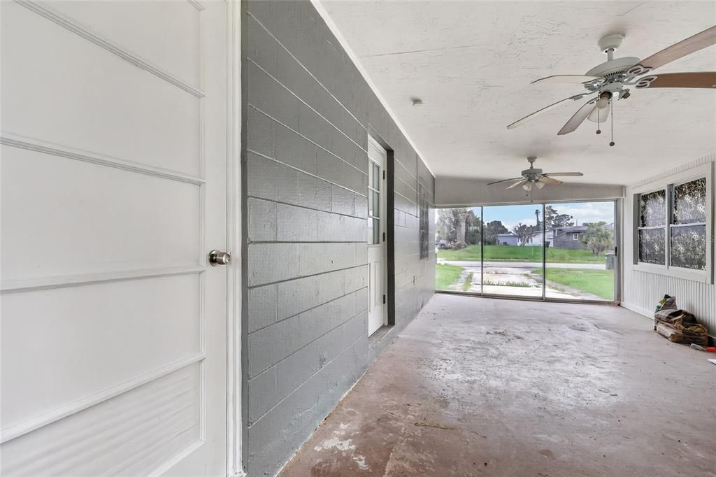 Active With Contract: $189,000 (2 beds, 2 baths, 1287 Square Feet)