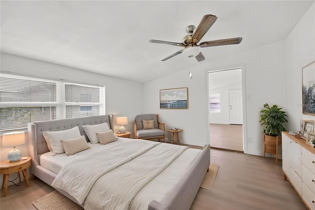 Active With Contract: $189,000 (2 beds, 2 baths, 1287 Square Feet)