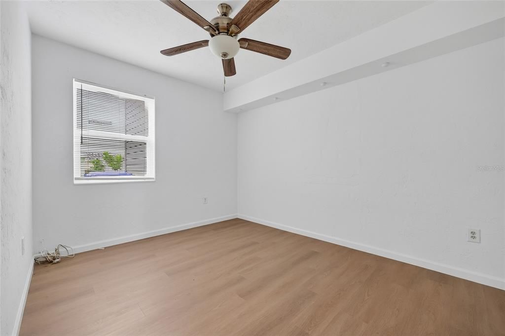 Active With Contract: $189,000 (2 beds, 2 baths, 1287 Square Feet)