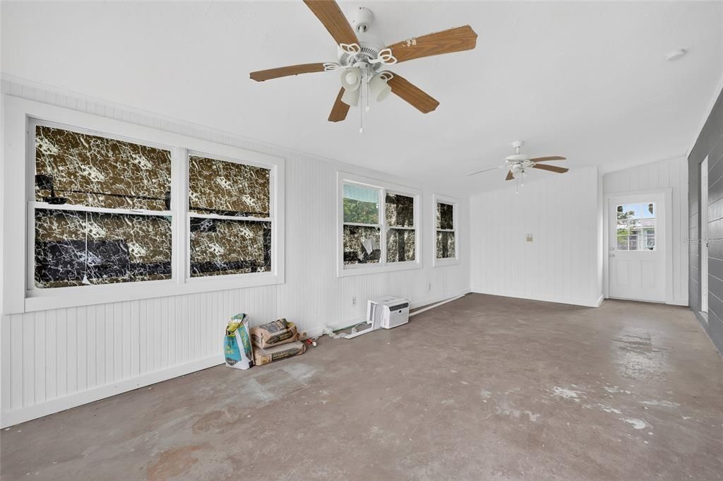Active With Contract: $189,000 (2 beds, 2 baths, 1287 Square Feet)