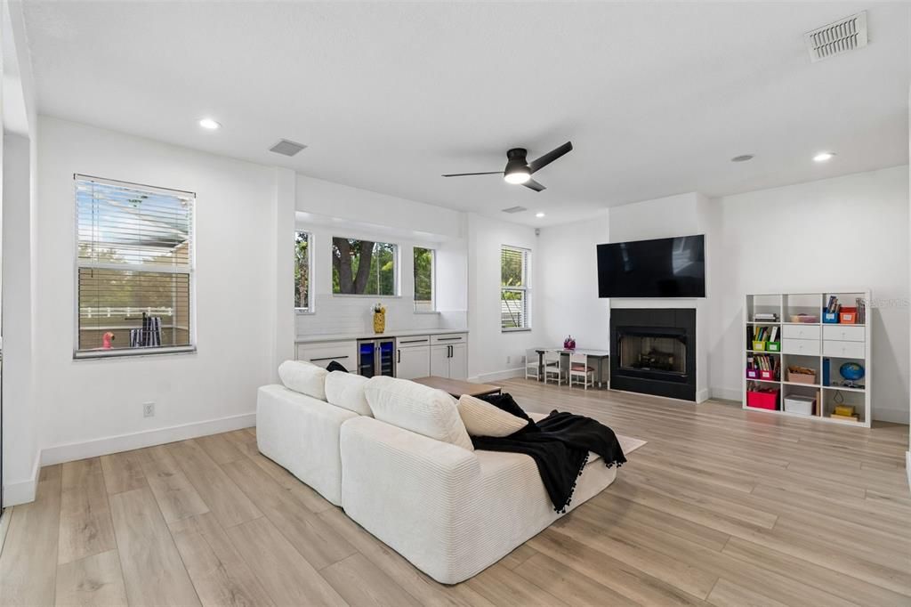En Venta: $825,000 (5 camas, 3 baños, 3514 Pies cuadrados)