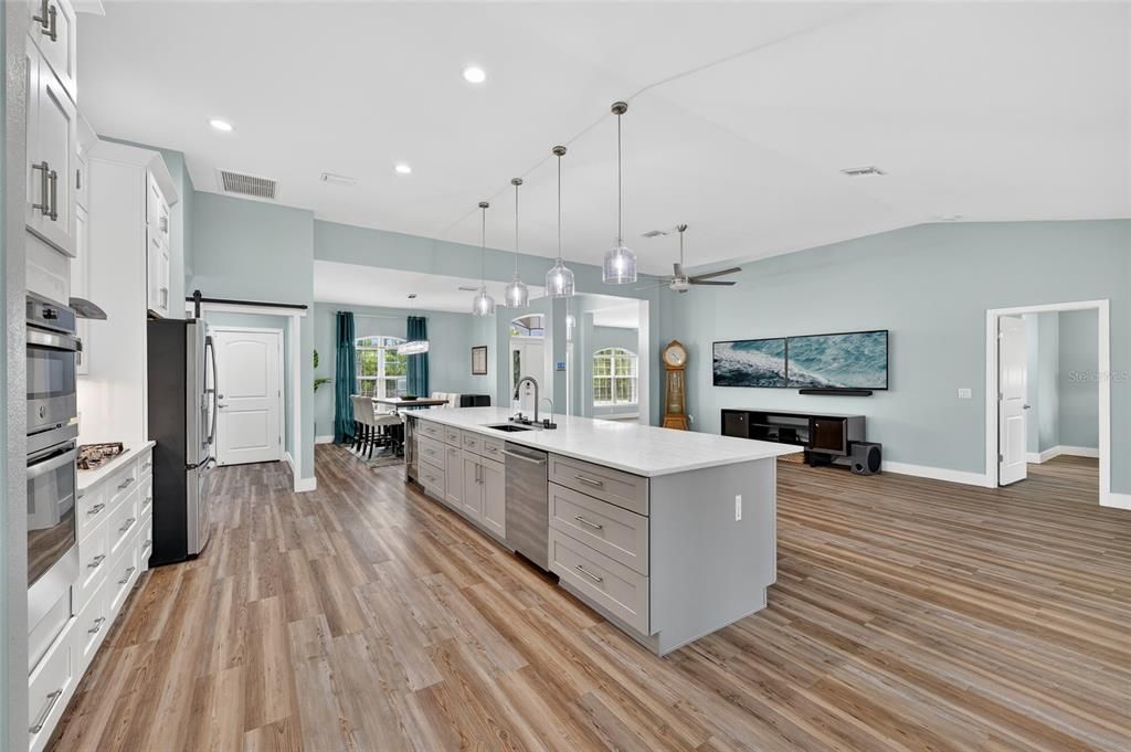 En Venta: $719,000 (4 camas, 2 baños, 2299 Pies cuadrados)