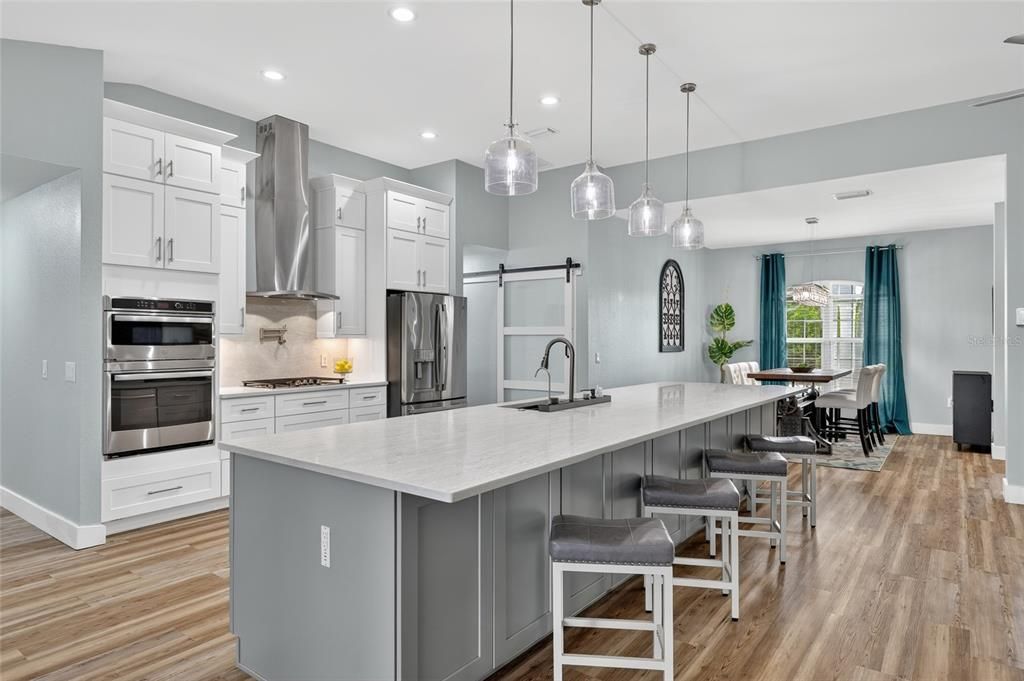En Venta: $719,000 (4 camas, 2 baños, 2299 Pies cuadrados)