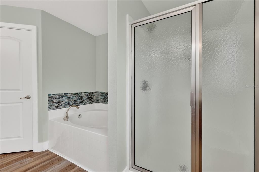 En Venta: $719,000 (4 camas, 2 baños, 2299 Pies cuadrados)