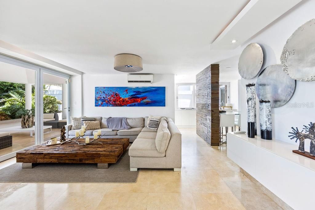 For Sale: $850,000 (4 beds, 2 baths, 2800 Square Feet)