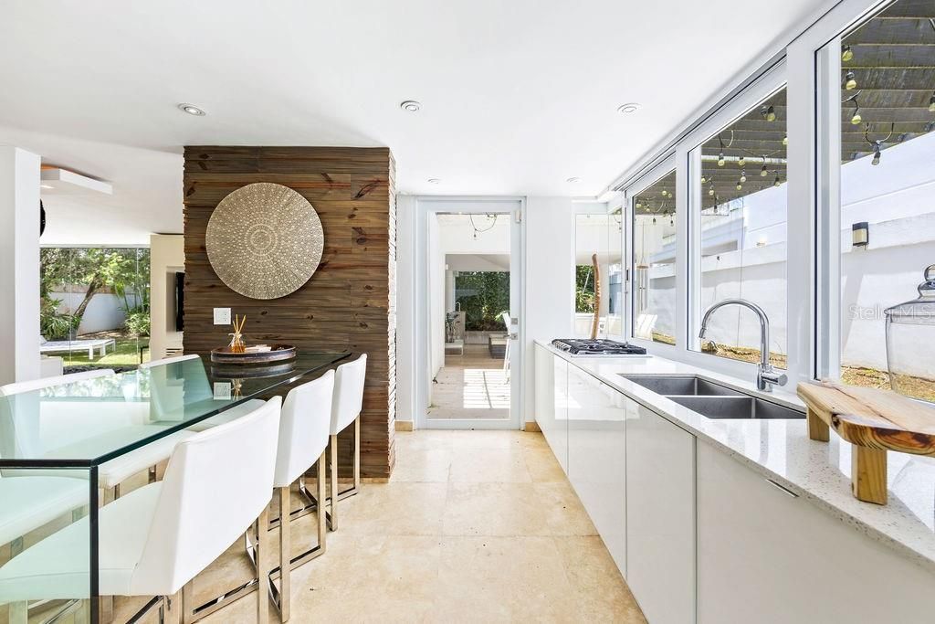 For Sale: $850,000 (4 beds, 2 baths, 2800 Square Feet)