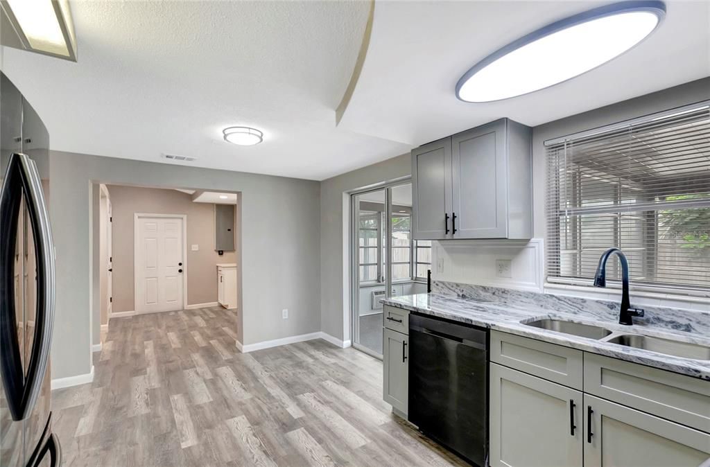 For Sale: $224,900 (2 beds, 2 baths, 1084 Square Feet)