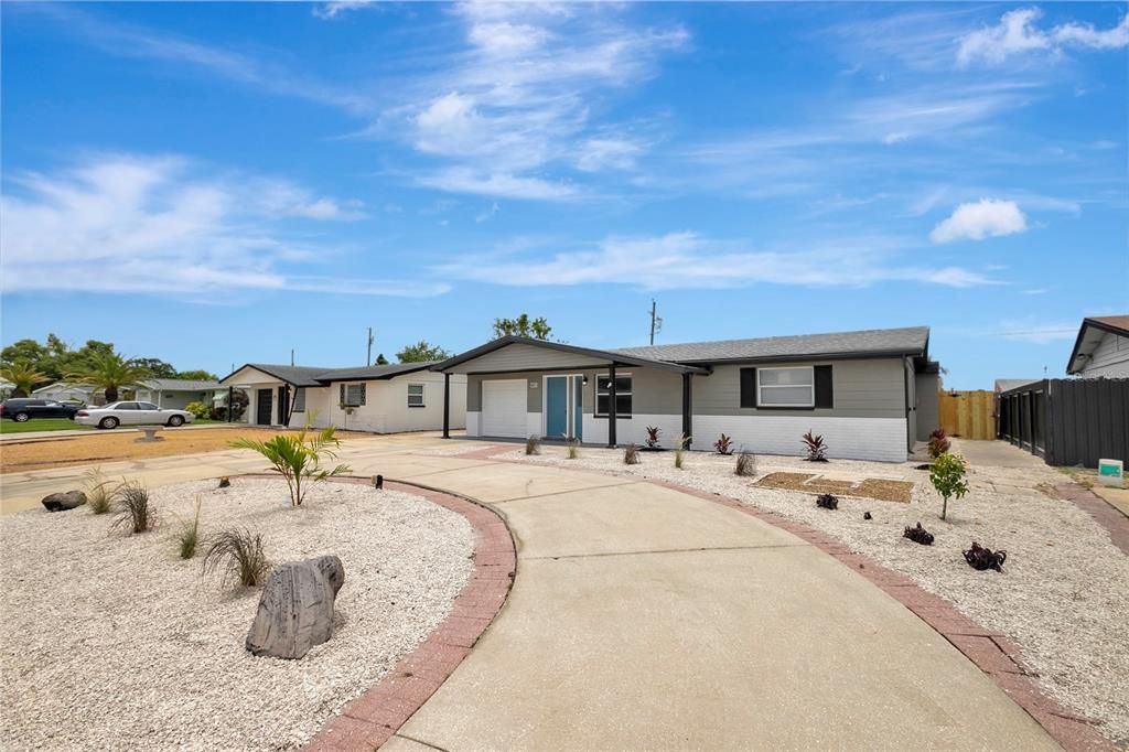 For Sale: $224,900 (2 beds, 2 baths, 1084 Square Feet)